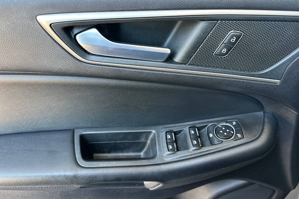 Thumbnail: 2022 Ford Edge - 22