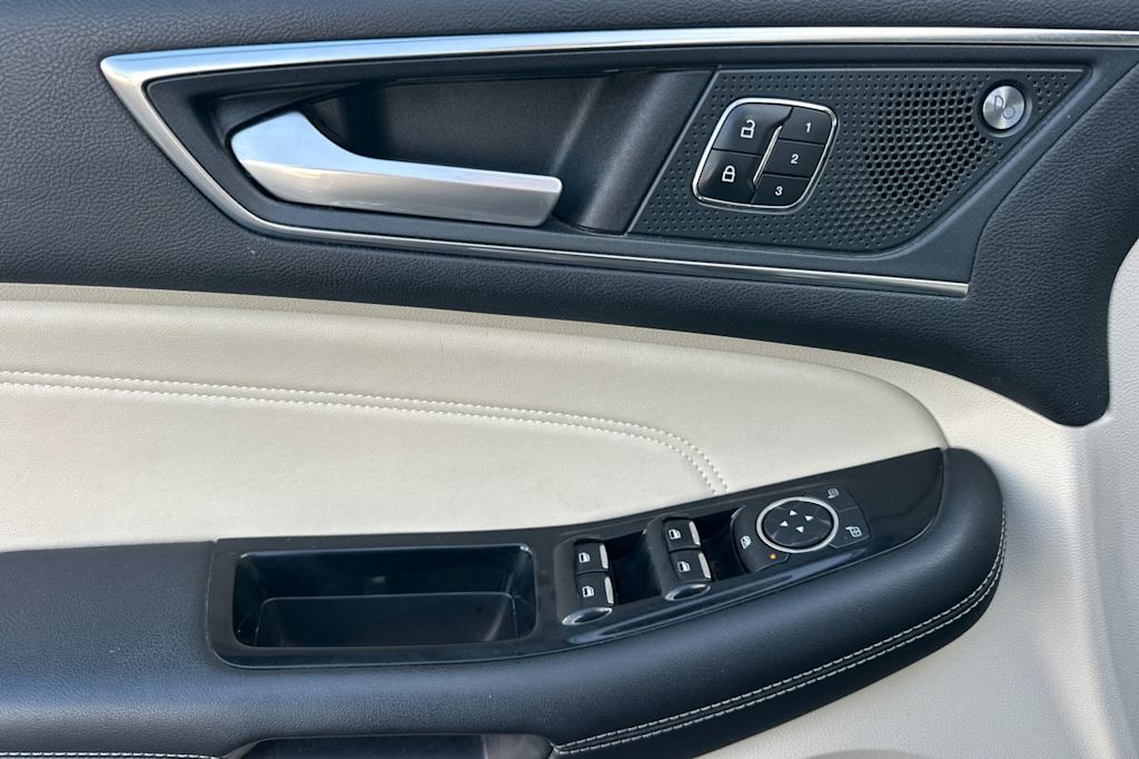 Thumbnail: 2020 Ford Edge - 22
