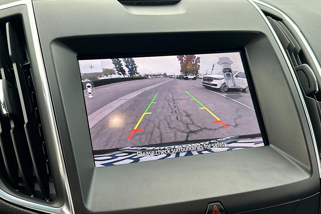 Thumbnail: 2020 Ford Edge - 24