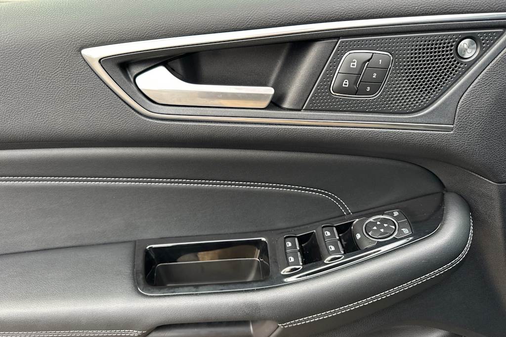 Thumbnail: 2020 Ford Edge - 21