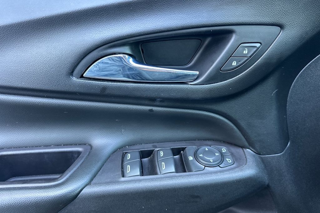 Thumbnail: 2022 Chevrolet Equinox - 22