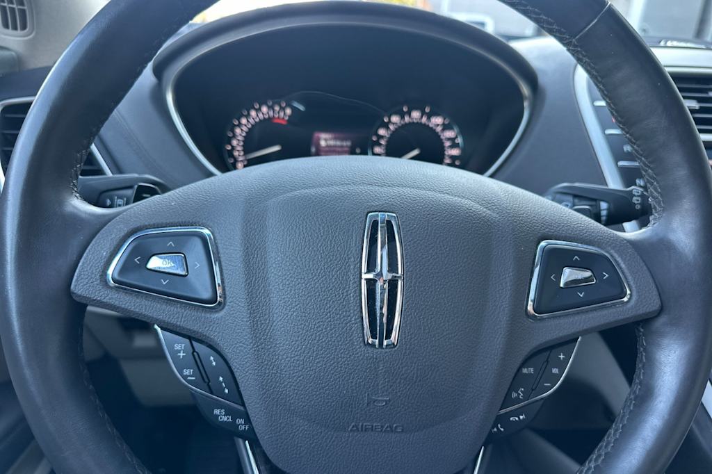 Thumbnail: 2017 Lincoln MKX - 28