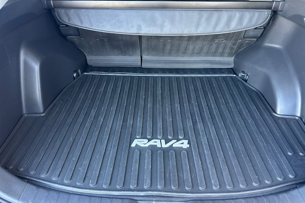 Thumbnail: 2023 Toyota RAV4 - 16