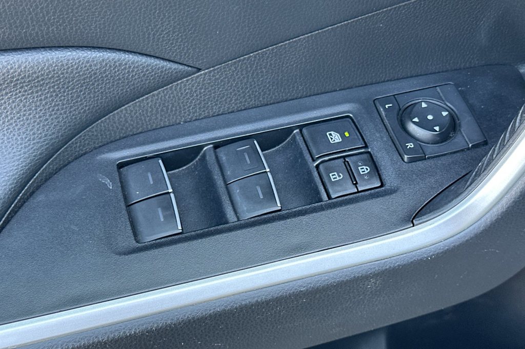 Thumbnail: 2023 Toyota RAV4 - 24