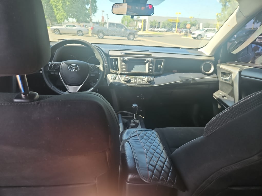 Thumbnail: 2018 Toyota RAV4 - 8