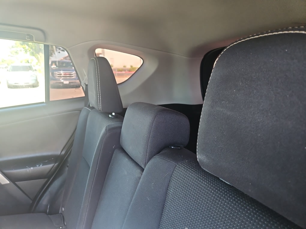 Thumbnail: 2018 Toyota RAV4 - 9