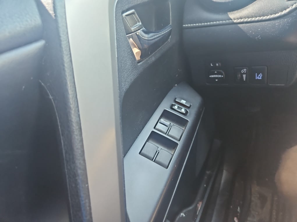 Thumbnail: 2018 Toyota RAV4 - 21