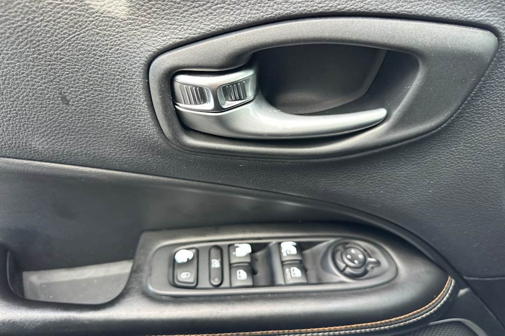 Thumbnail: 2018 Jeep Compass - 22