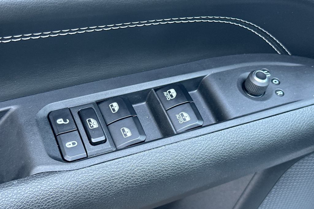 Thumbnail: 2023 Jeep Compass - 23