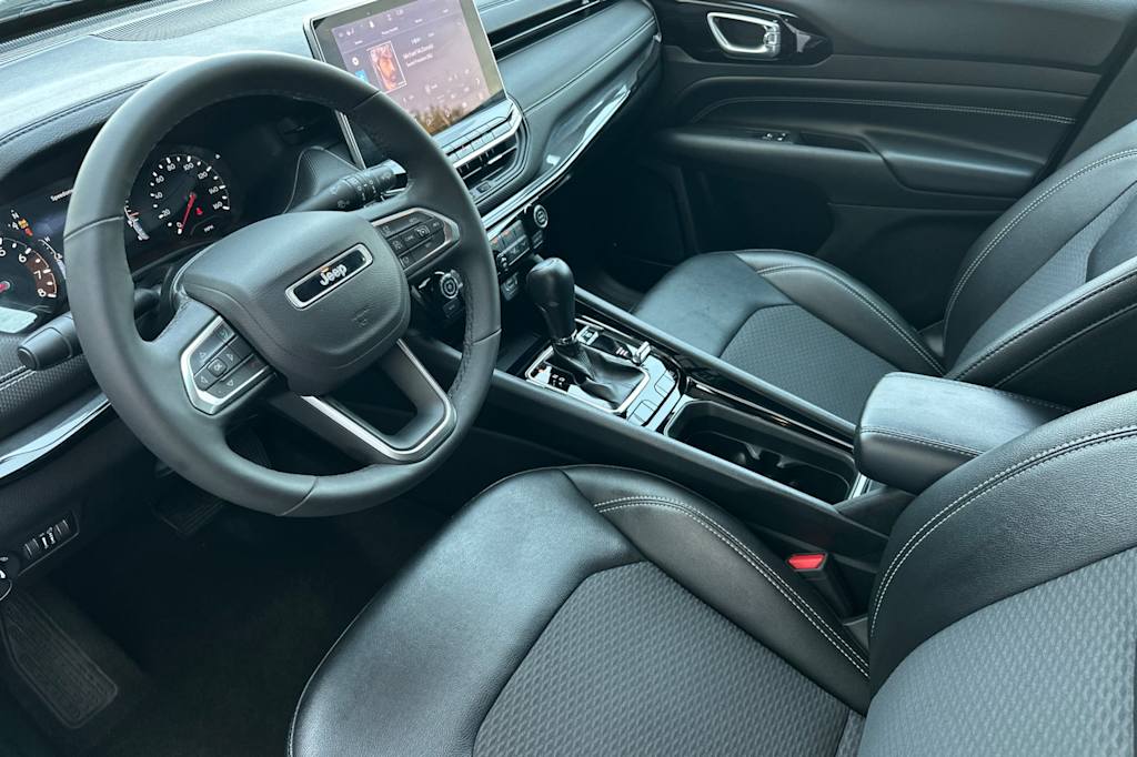 Thumbnail: 2023 Jeep Compass - 9