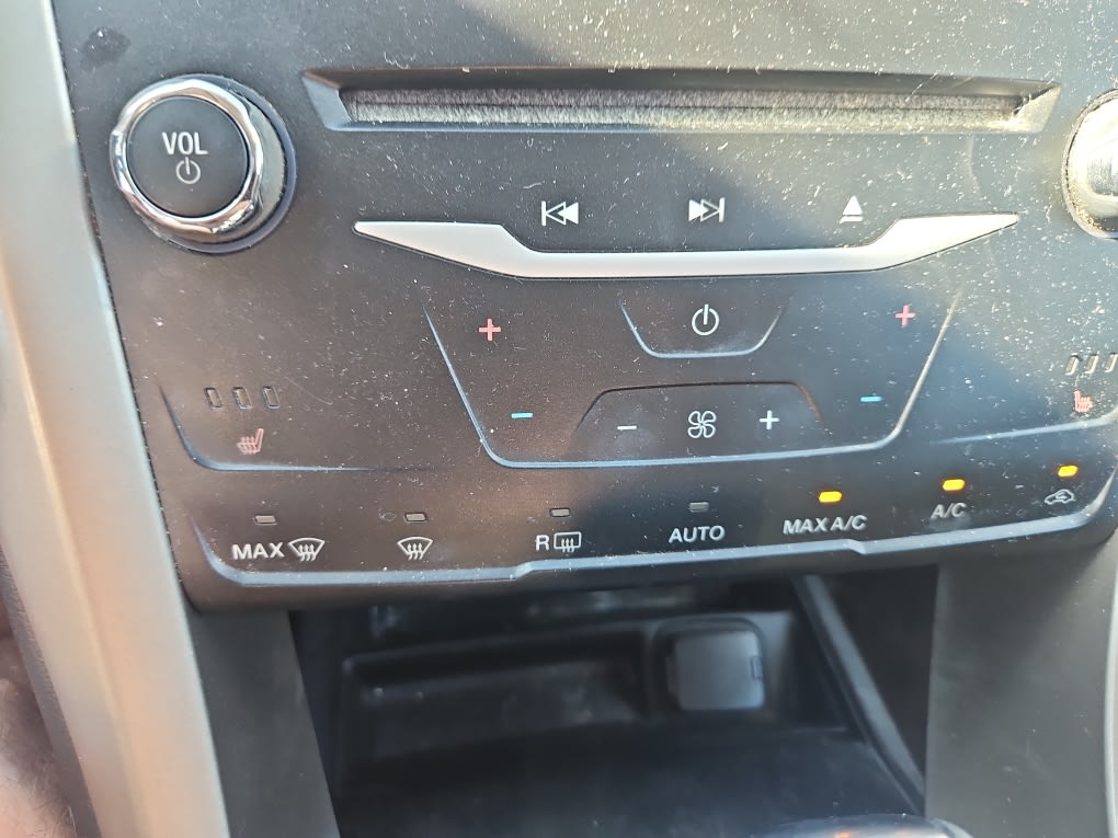Thumbnail: 2013 Ford Fusion - 19
