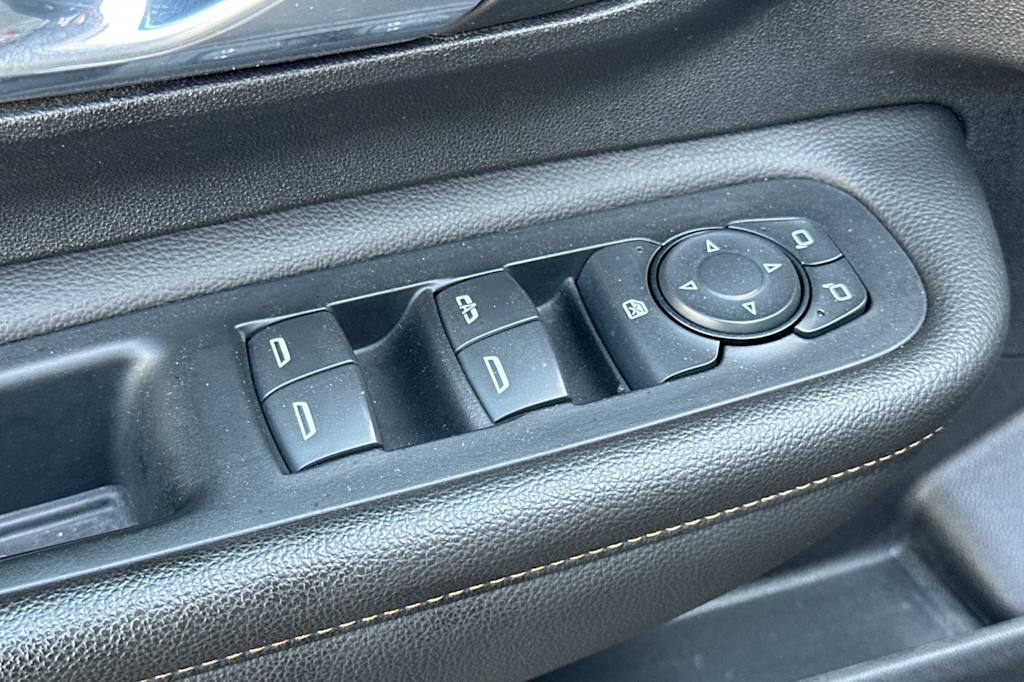 Thumbnail: 2021 GMC Terrain - 22