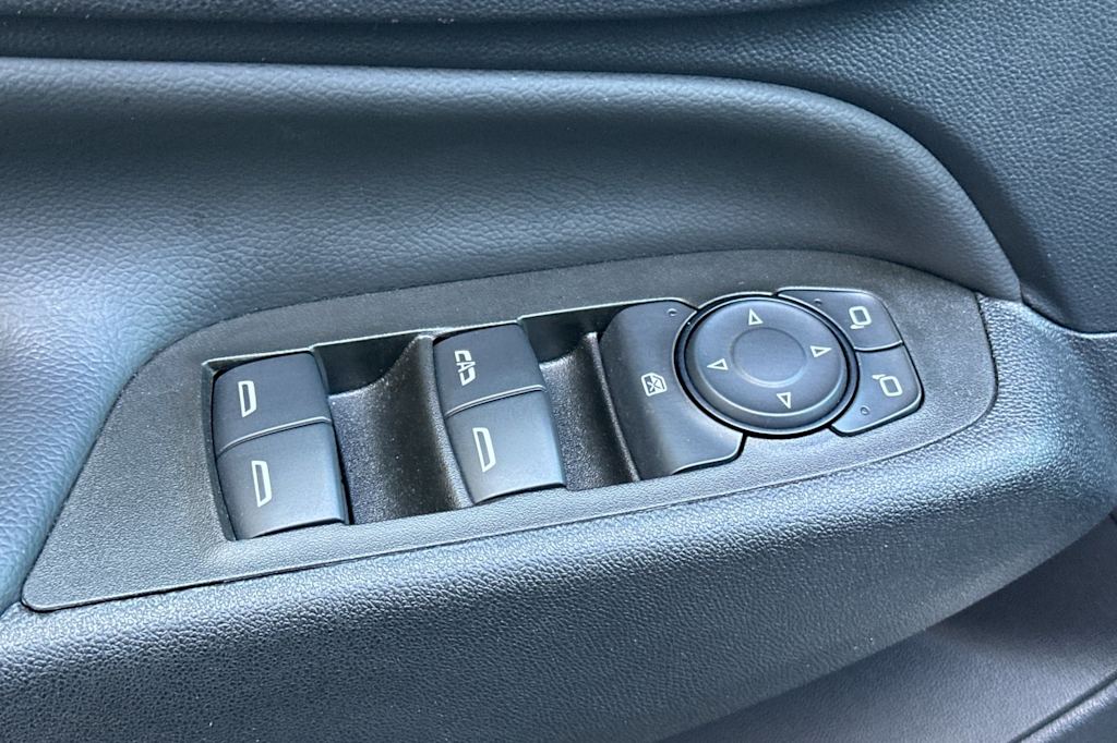 Thumbnail: 2023 Chevrolet Equinox - 24