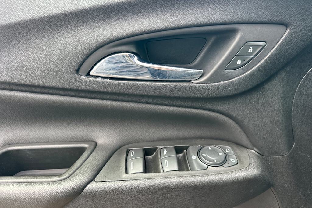 Thumbnail: 2022 Chevrolet Equinox - 23