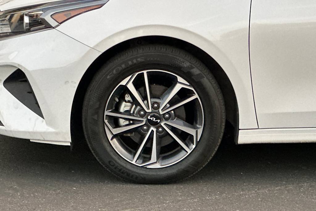 Thumbnail: 2024 Kia Forte - 7