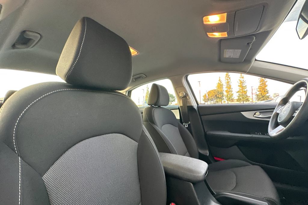 Thumbnail: 2024 Kia Forte - 9