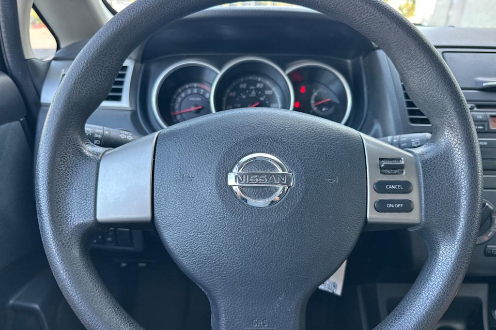 Thumbnail: 2010 Nissan Versa - 25