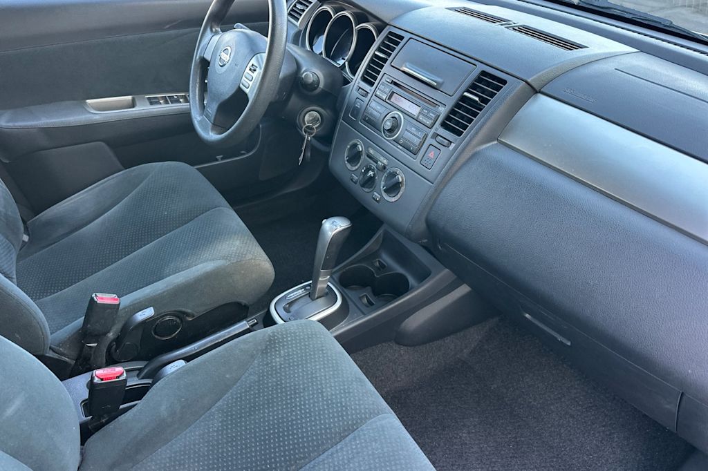 Thumbnail: 2010 Nissan Versa - 11