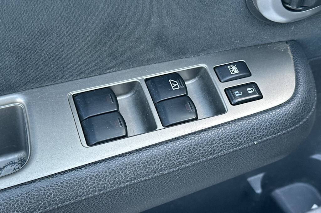 Thumbnail: 2010 Nissan Versa - 22