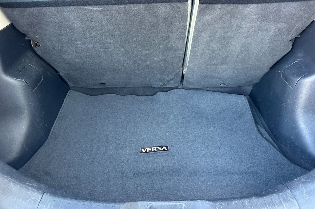 Thumbnail: 2010 Nissan Versa - 16