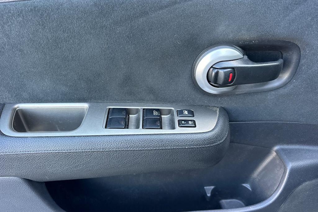 Thumbnail: 2010 Nissan Versa - 21