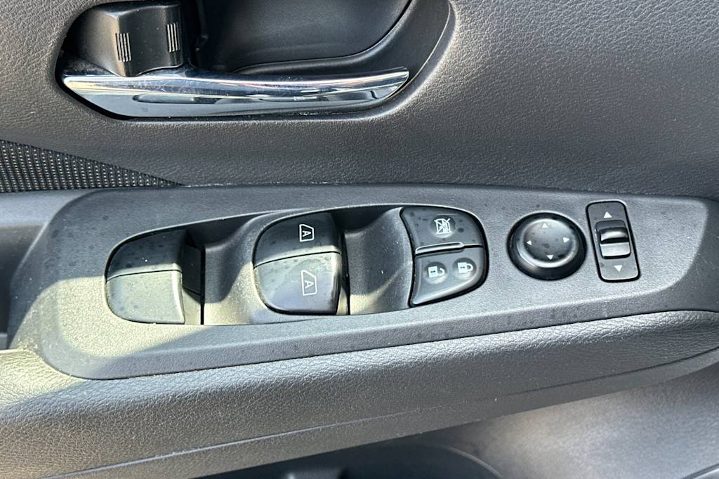 Thumbnail: 2021 Nissan Kicks - 23