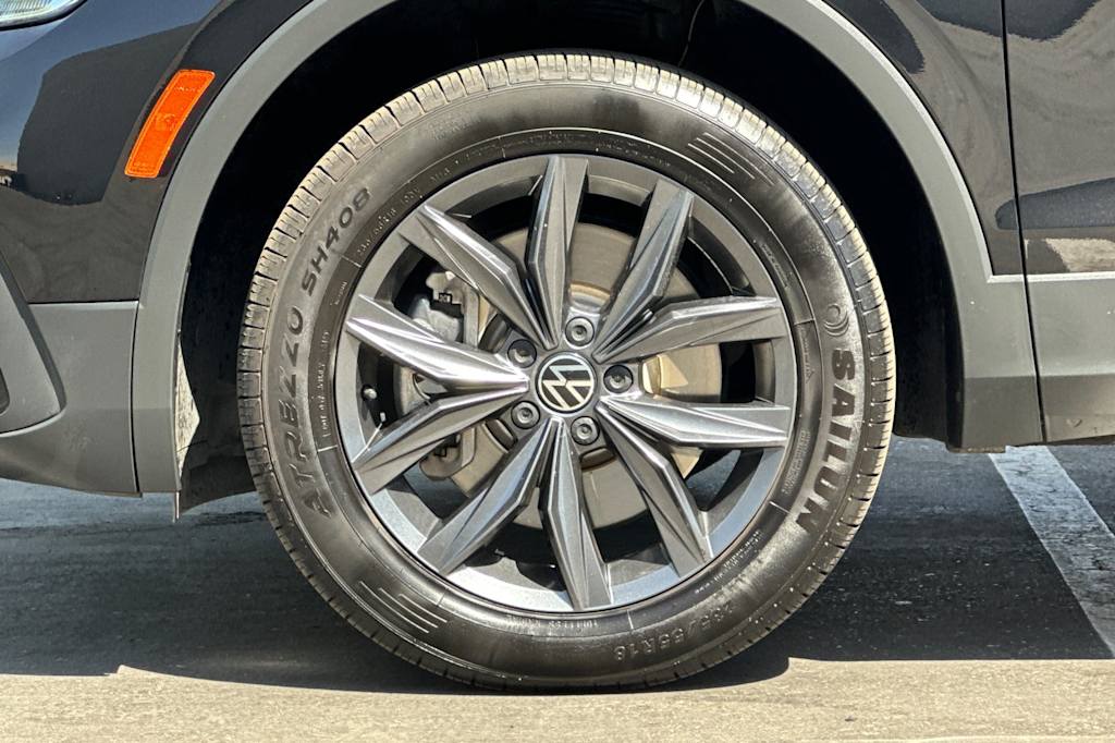 Thumbnail: 2023 Volkswagen Tiguan - 8