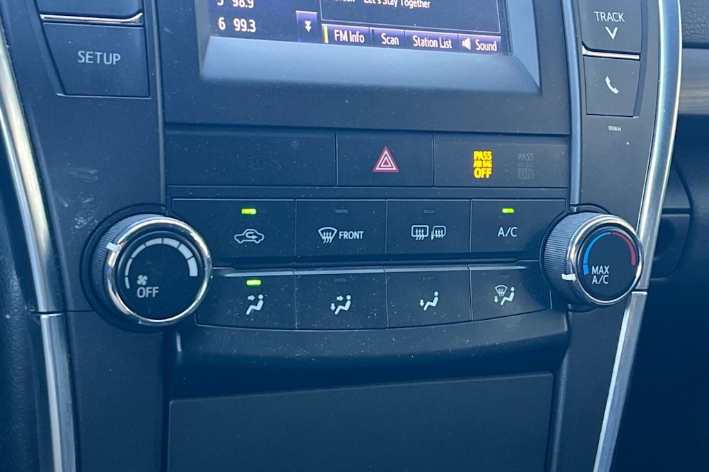 Thumbnail: 2017 Toyota Camry - 23