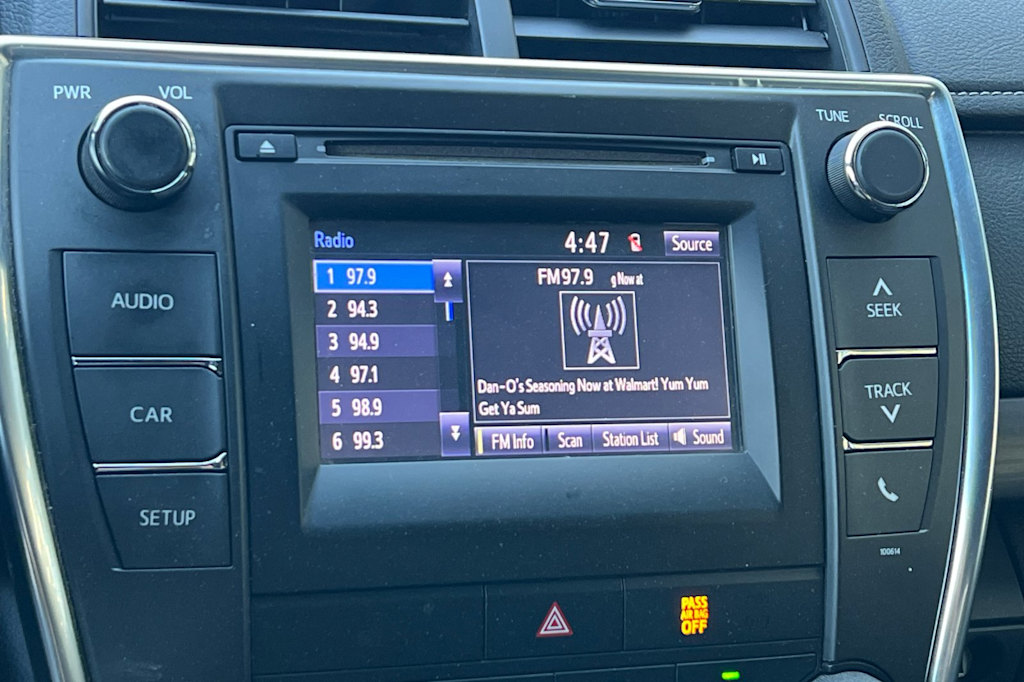 Thumbnail: 2017 Toyota Camry - 12