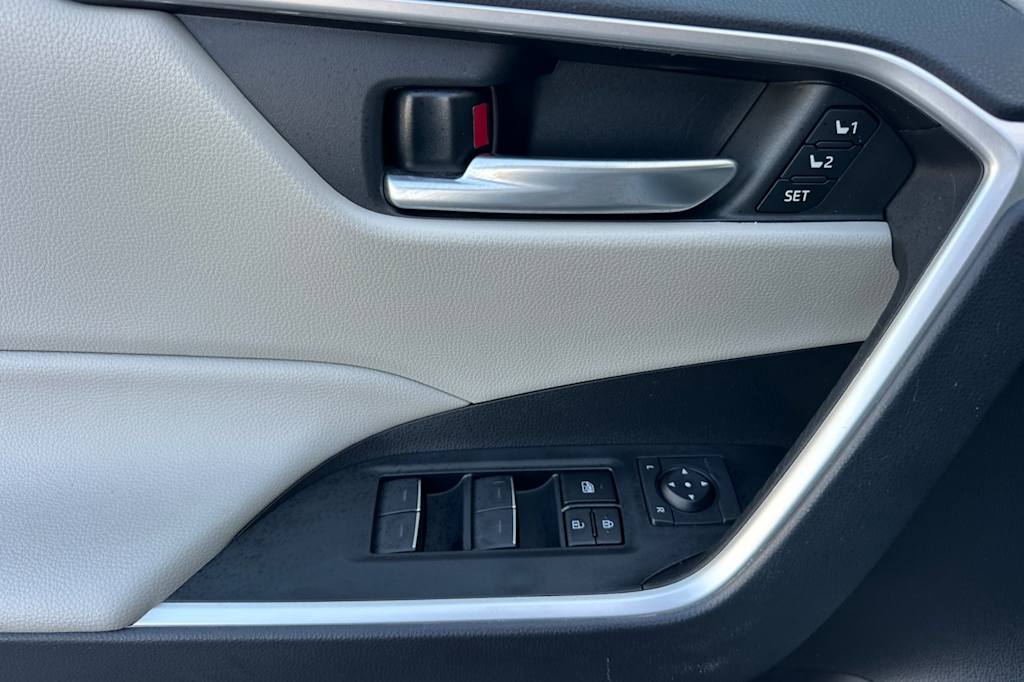 Thumbnail: 2024 Toyota RAV4 - 21