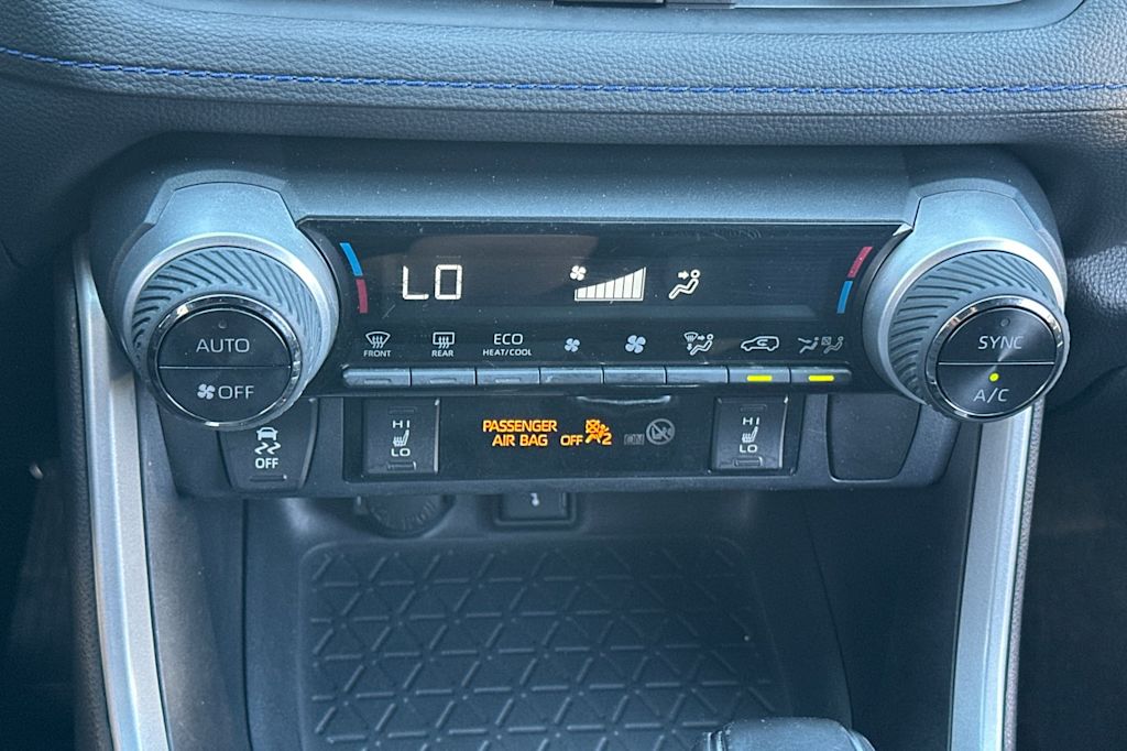 Thumbnail: 2021 Toyota RAV4 - 25