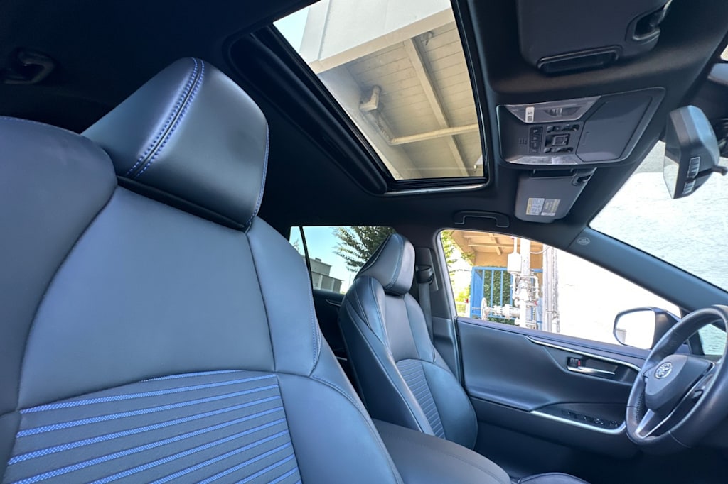 Thumbnail: 2021 Toyota RAV4 - 10