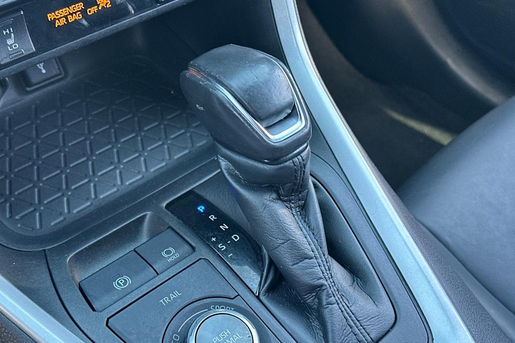 Thumbnail: 2021 Toyota RAV4 - 15