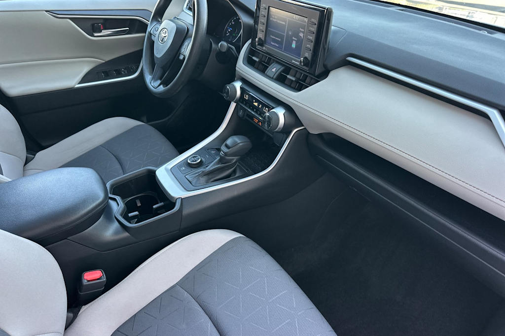 Thumbnail: 2022 Toyota RAV4 - 12