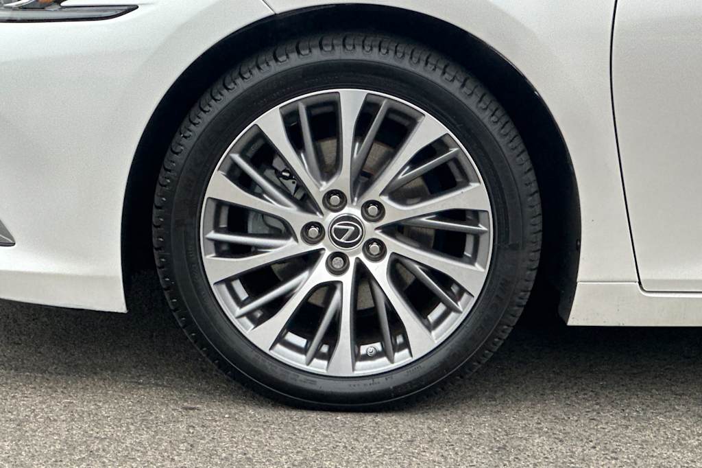 Thumbnail: 2019 Lexus ES - 8