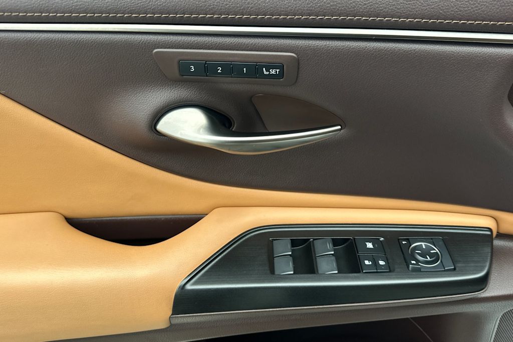 Thumbnail: 2019 Lexus ES - 19