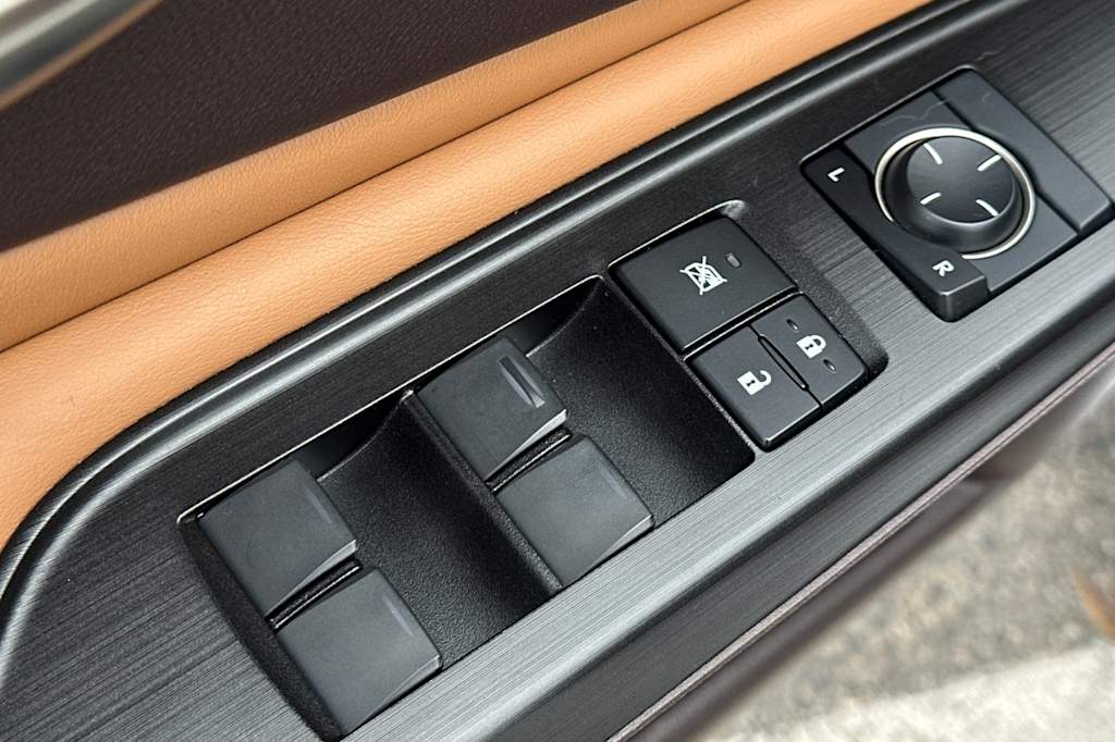 Thumbnail: 2019 Lexus ES - 20