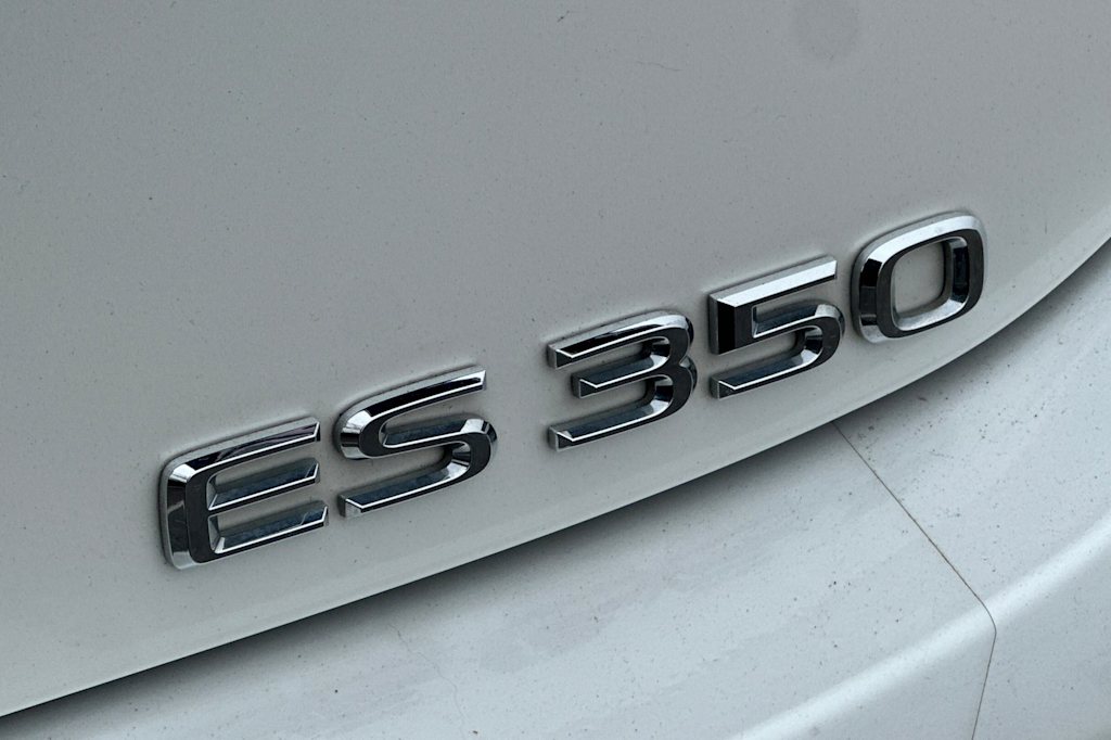 Thumbnail: 2019 Lexus ES - 26