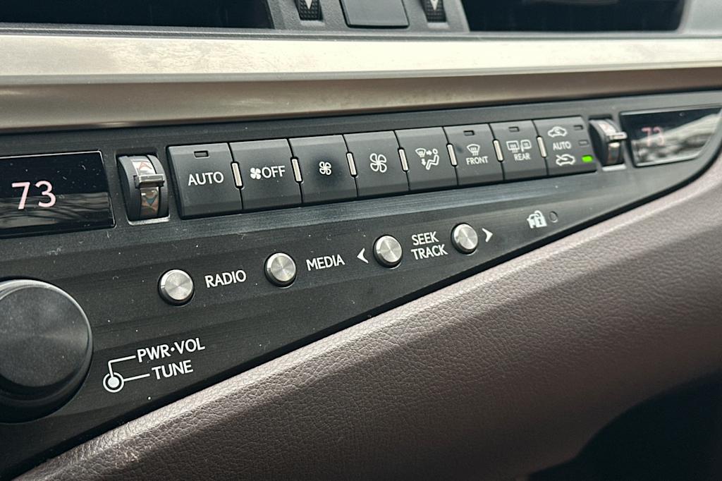 Thumbnail: 2019 Lexus ES - 22