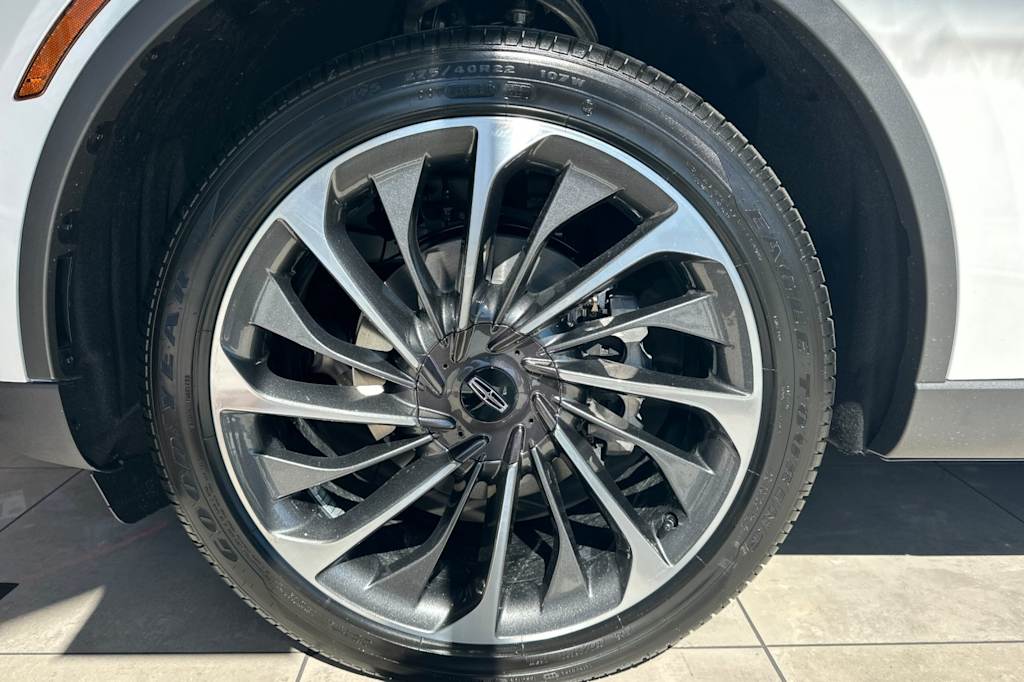 Thumbnail: 2026 Lincoln Aviator - 7