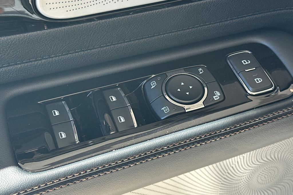 Thumbnail: 2026 Lincoln Aviator - 20