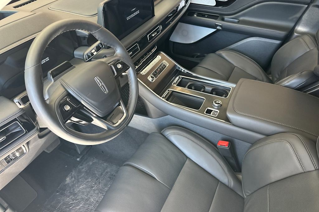 Thumbnail: 2026 Lincoln Aviator - 8