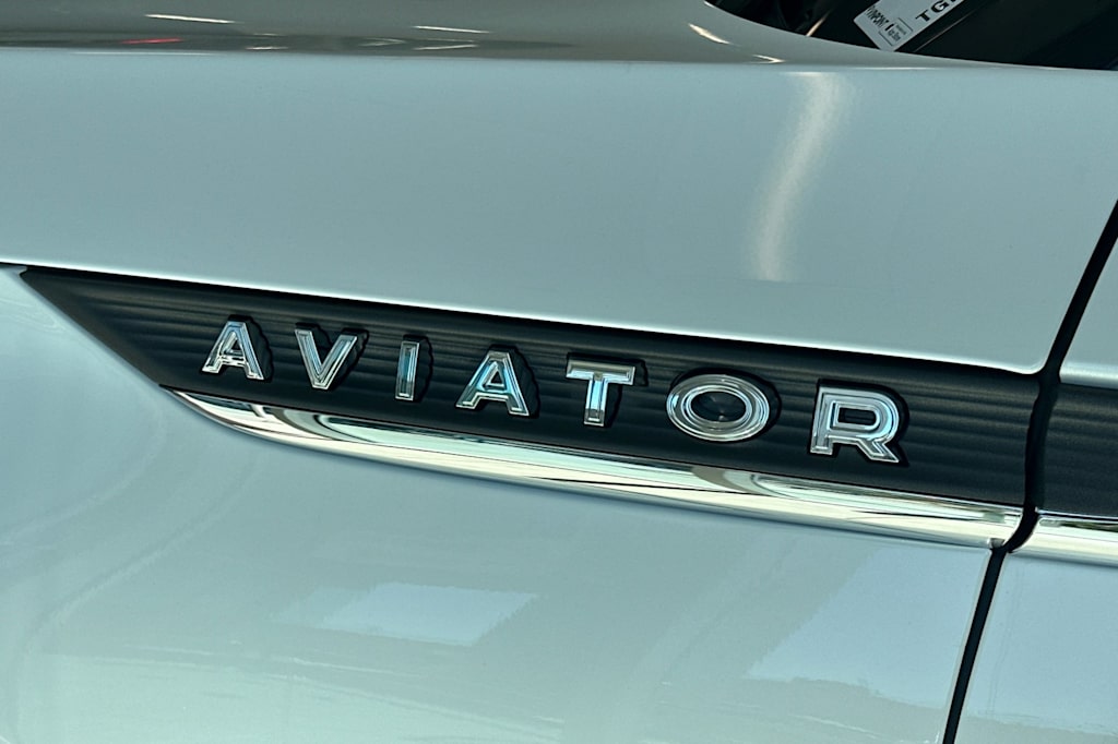 Thumbnail: 2026 Lincoln Aviator - 6