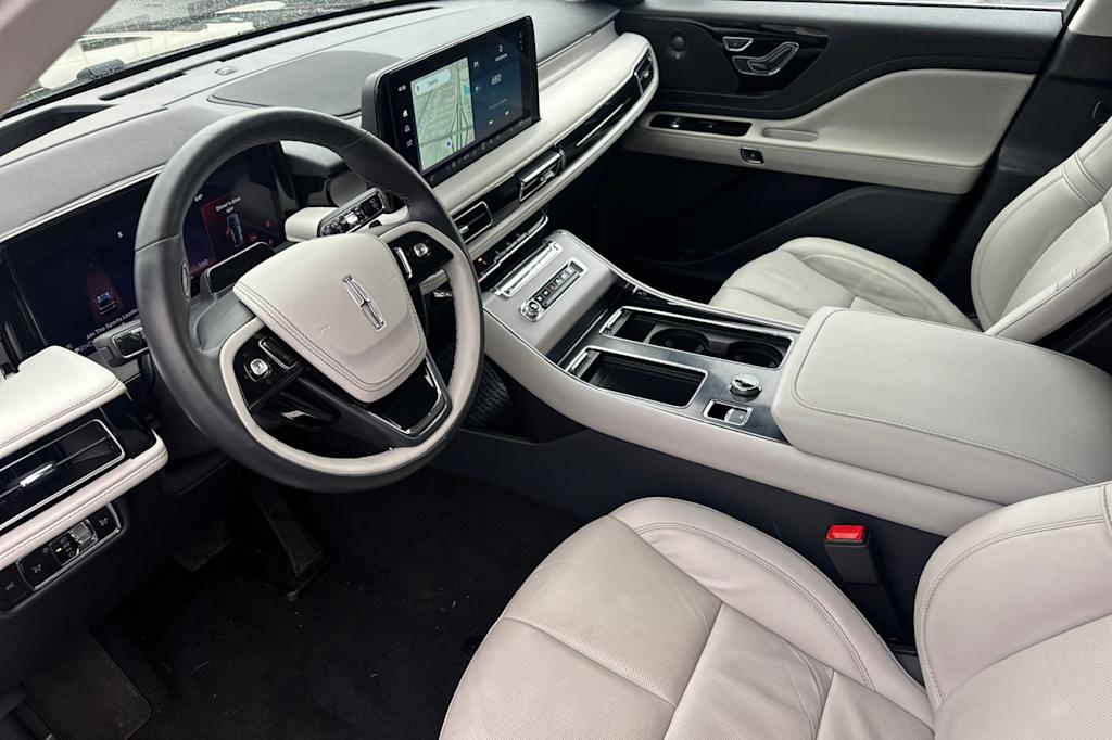 Thumbnail: 2025 Lincoln Aviator - 9