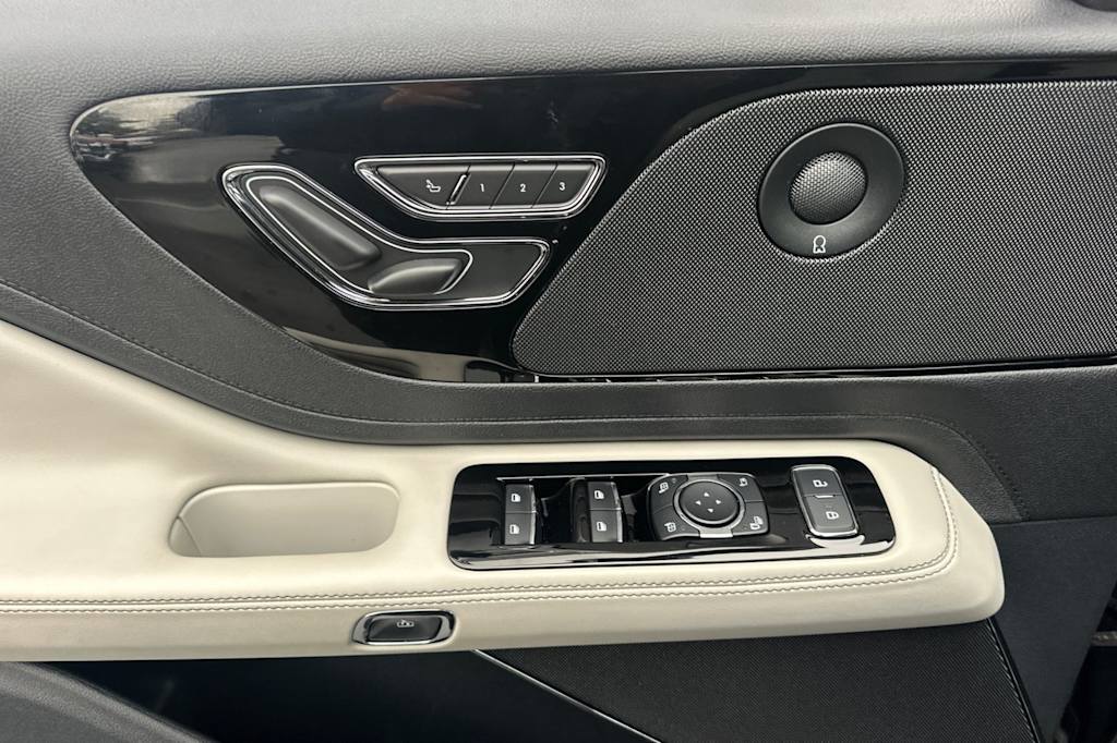 Thumbnail: 2025 Lincoln Aviator - 20