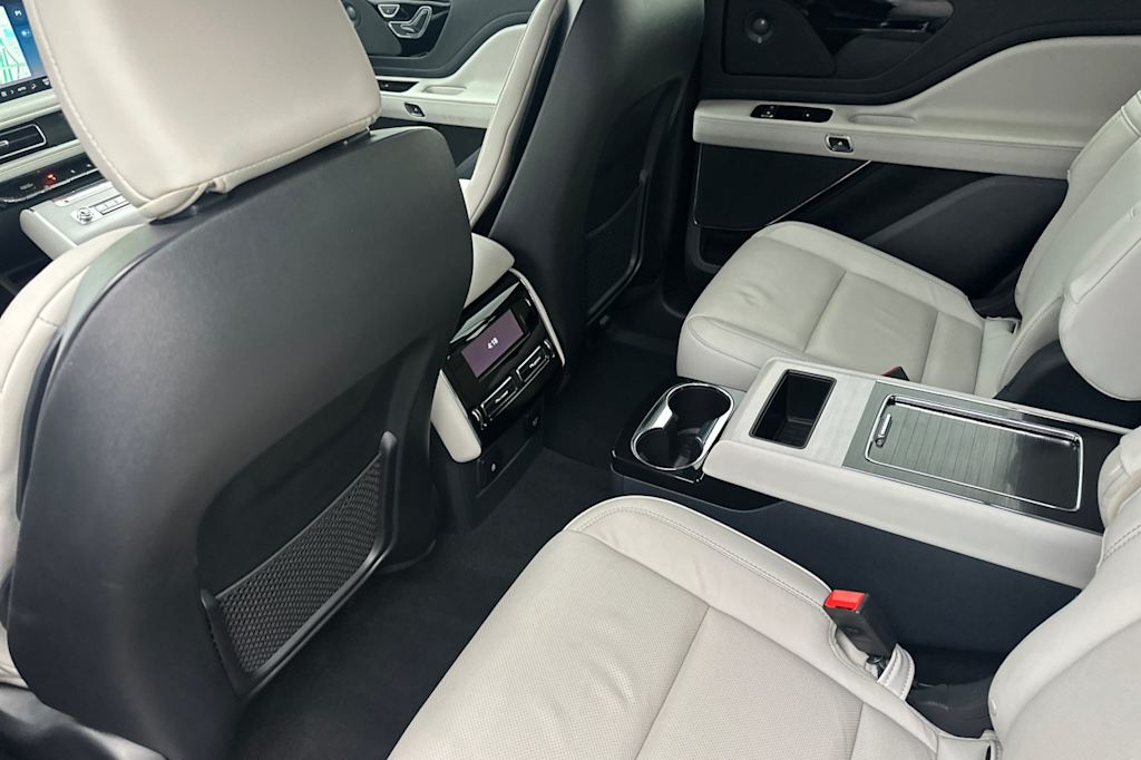 Thumbnail: 2025 Lincoln Aviator - 10