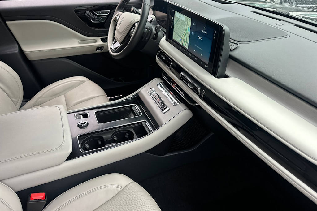 Thumbnail: 2025 Lincoln Aviator - 12