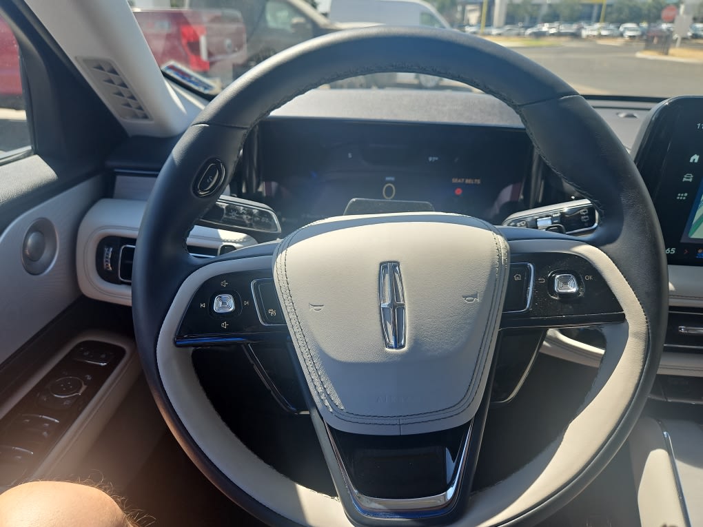 Thumbnail: 2025 Lincoln Aviator - 13