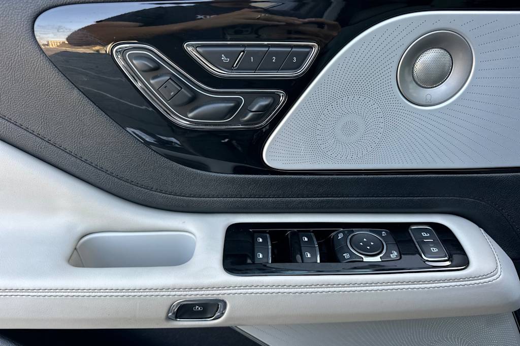 Thumbnail: 2025 Lincoln Aviator - 21