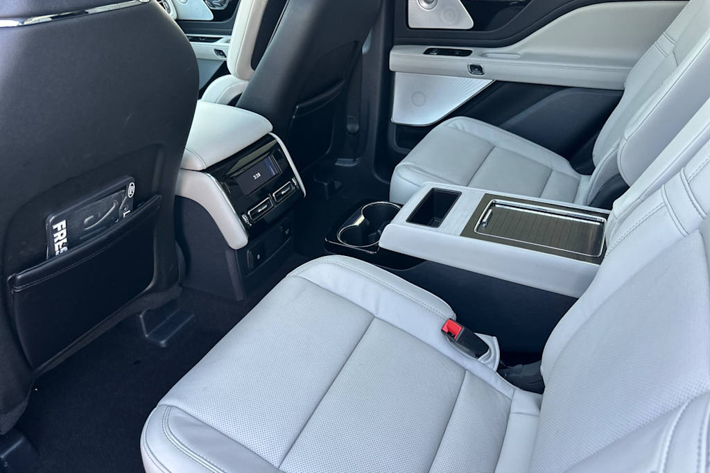 Thumbnail: 2025 Lincoln Aviator - 9
